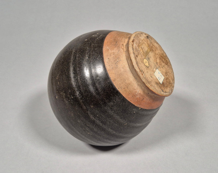 brown jar tang dynasty