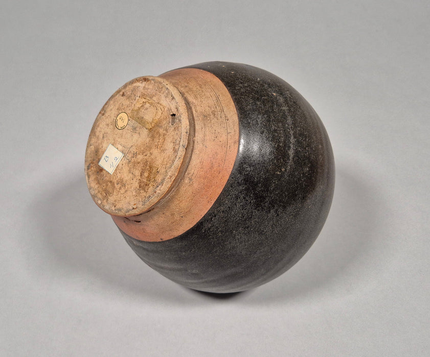 brown jar tang dynasty