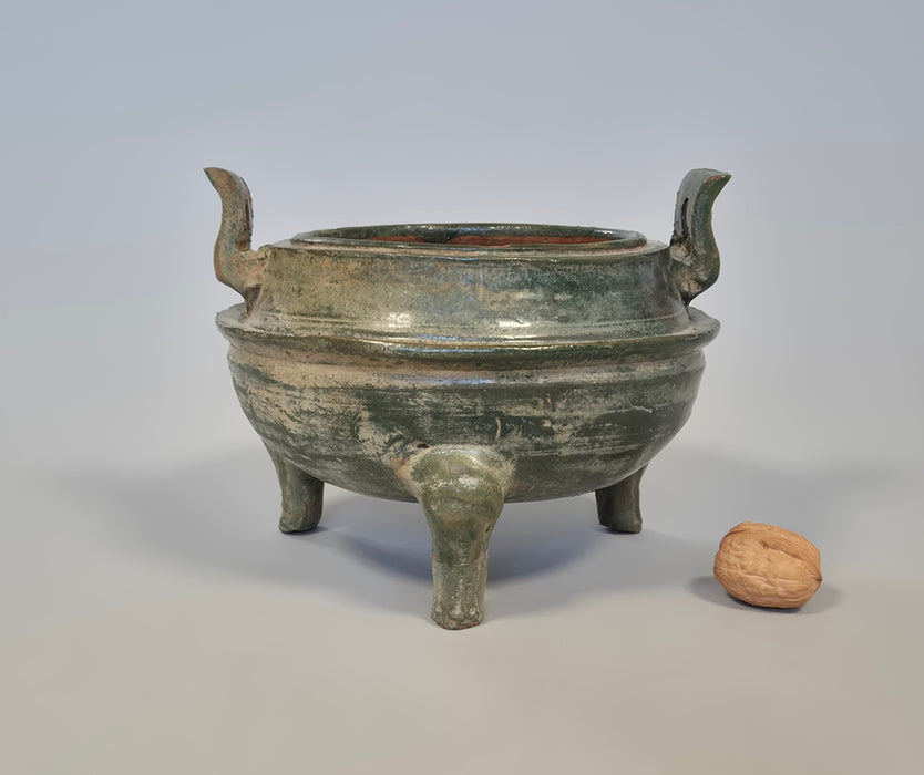tripod vessel han dynasty