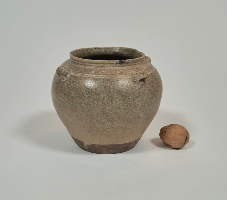 yue jar jin dynasty