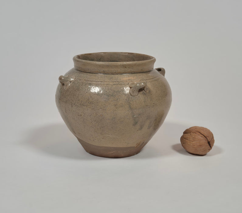 yue jar jin dynasty