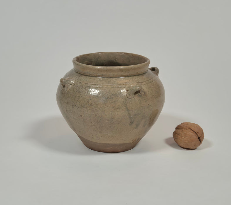 yue jar jin dynasty