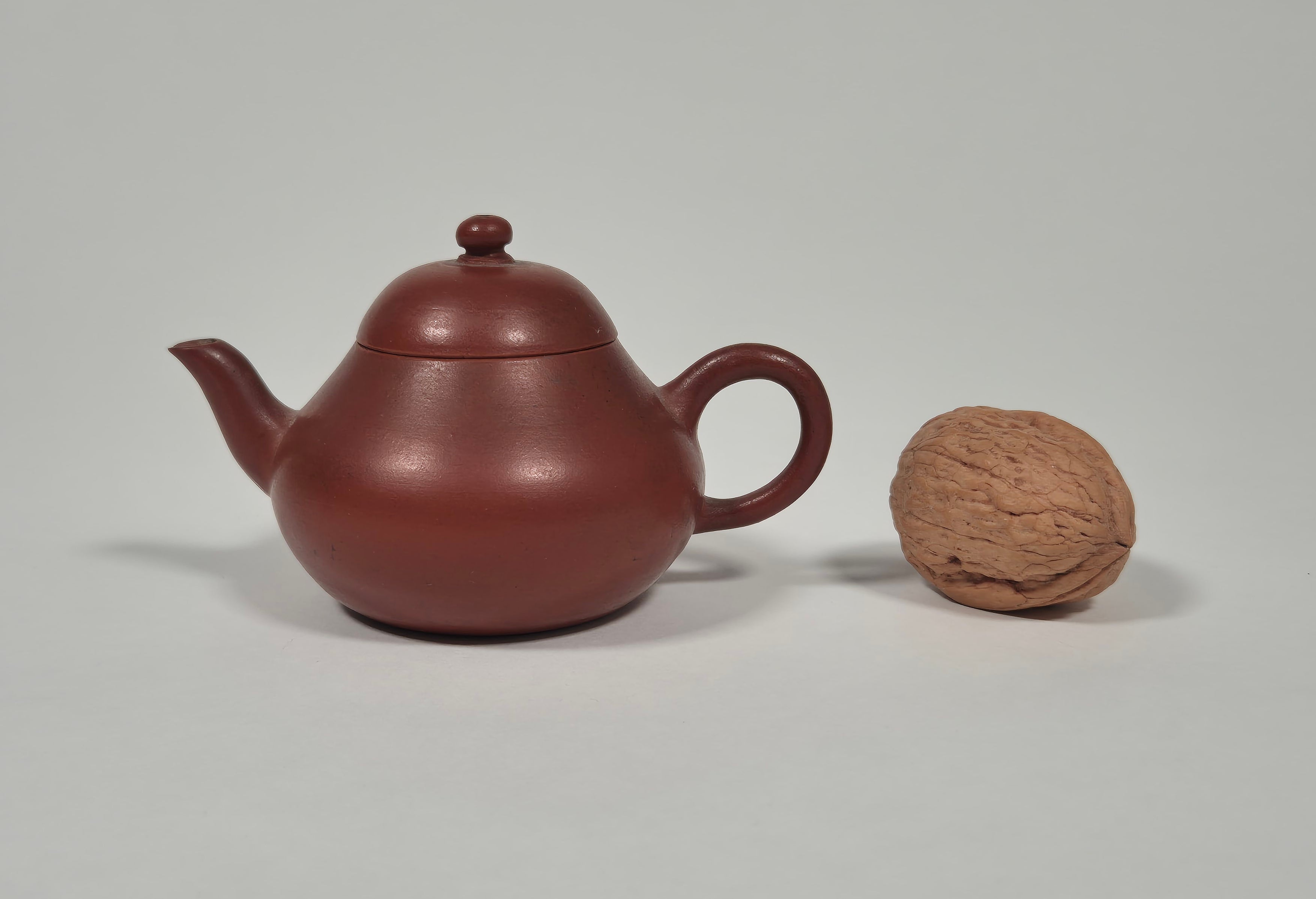 チヨ子レート様 A small Chaozhou red-clay teapot – Qing Dynasty - SOLD– Floren