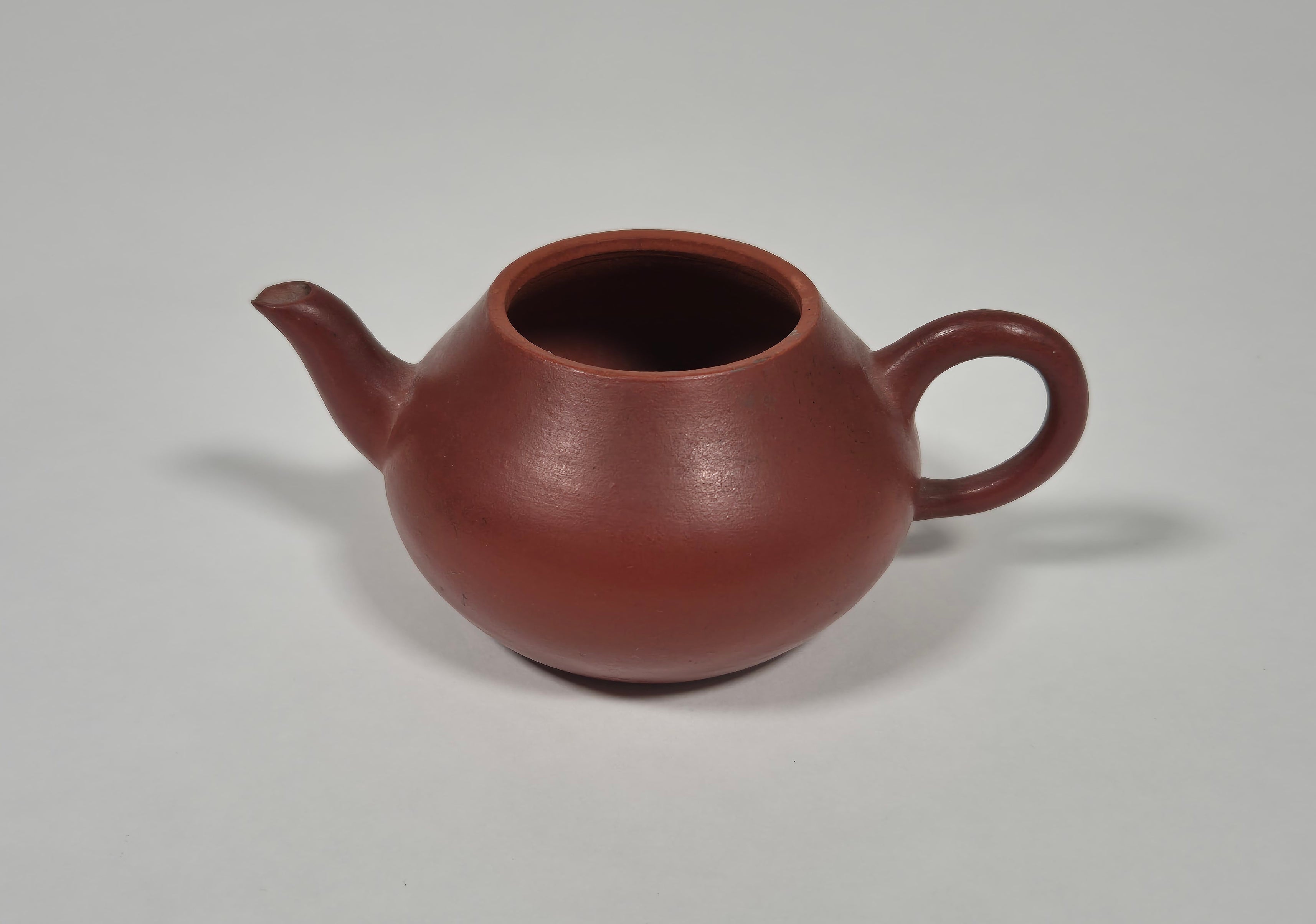 チヨ子レート様 A small Chaozhou red-clay teapot – Qing Dynasty - SOLD– Floren