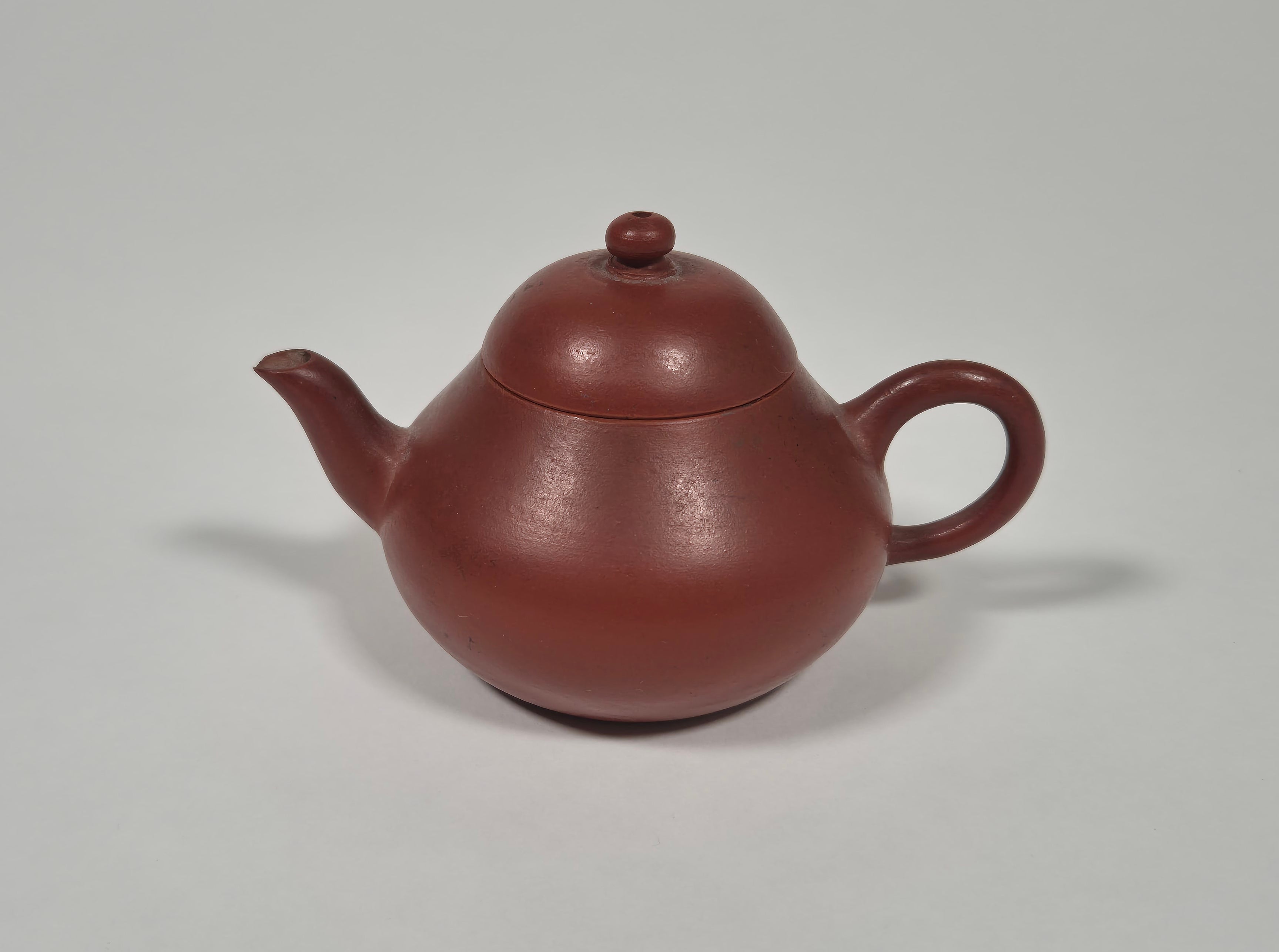 チヨ子レート様 A small Chaozhou red-clay teapot – Qing Dynasty - SOLD– Floren