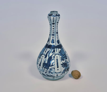 ming kraak bottle vase wanli