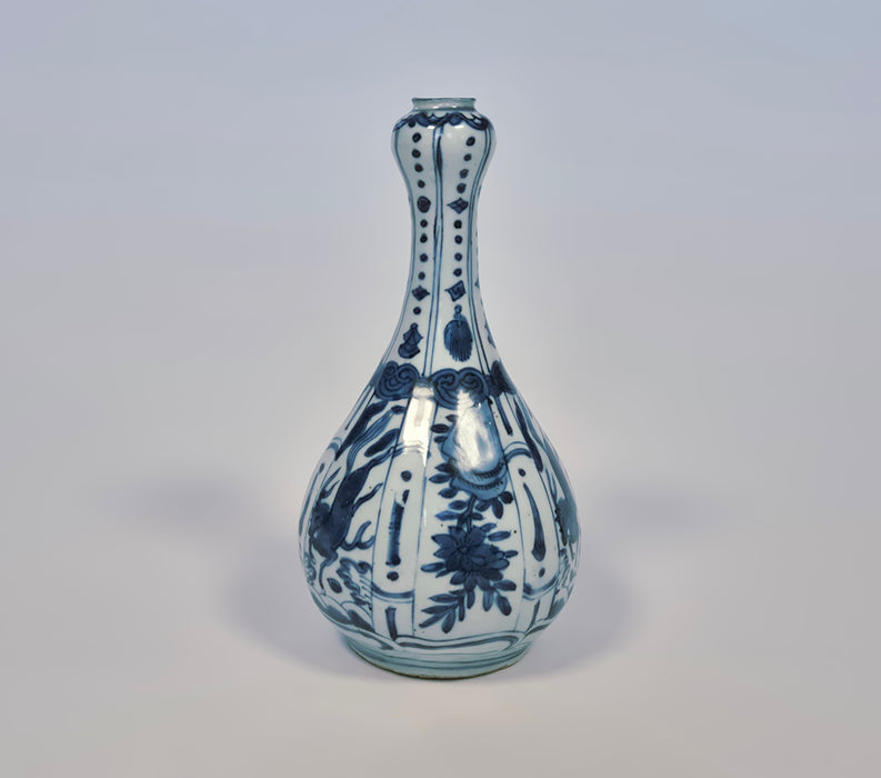 ming kraak bottle vase wanli