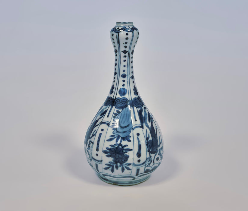 ming kraak bottle vase wanli