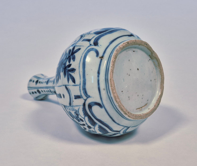 ming kraak bottle vase wanli