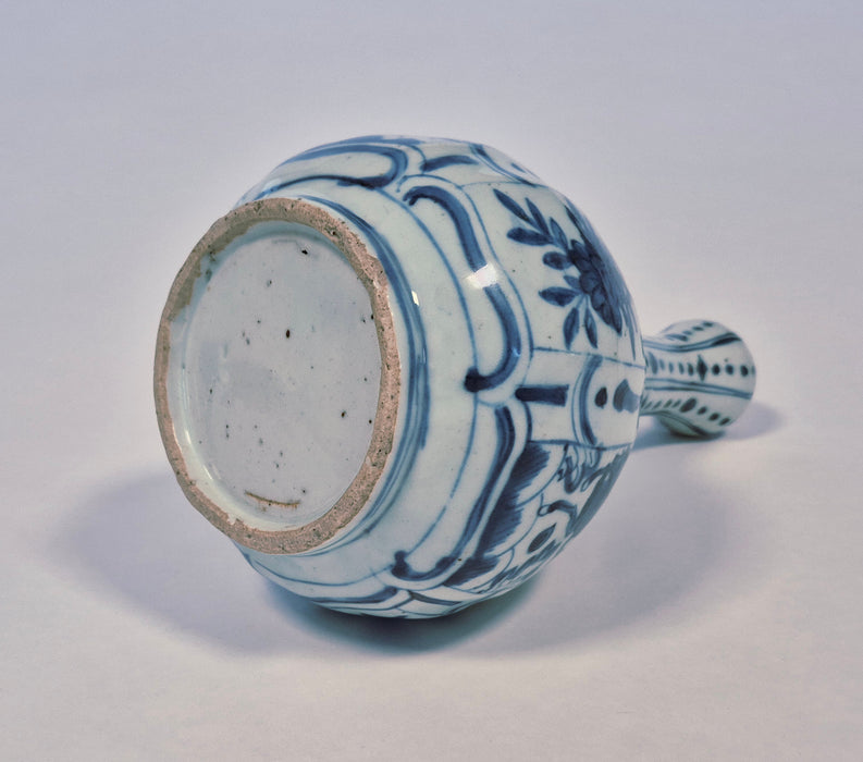 ming kraak bottle vase wanli