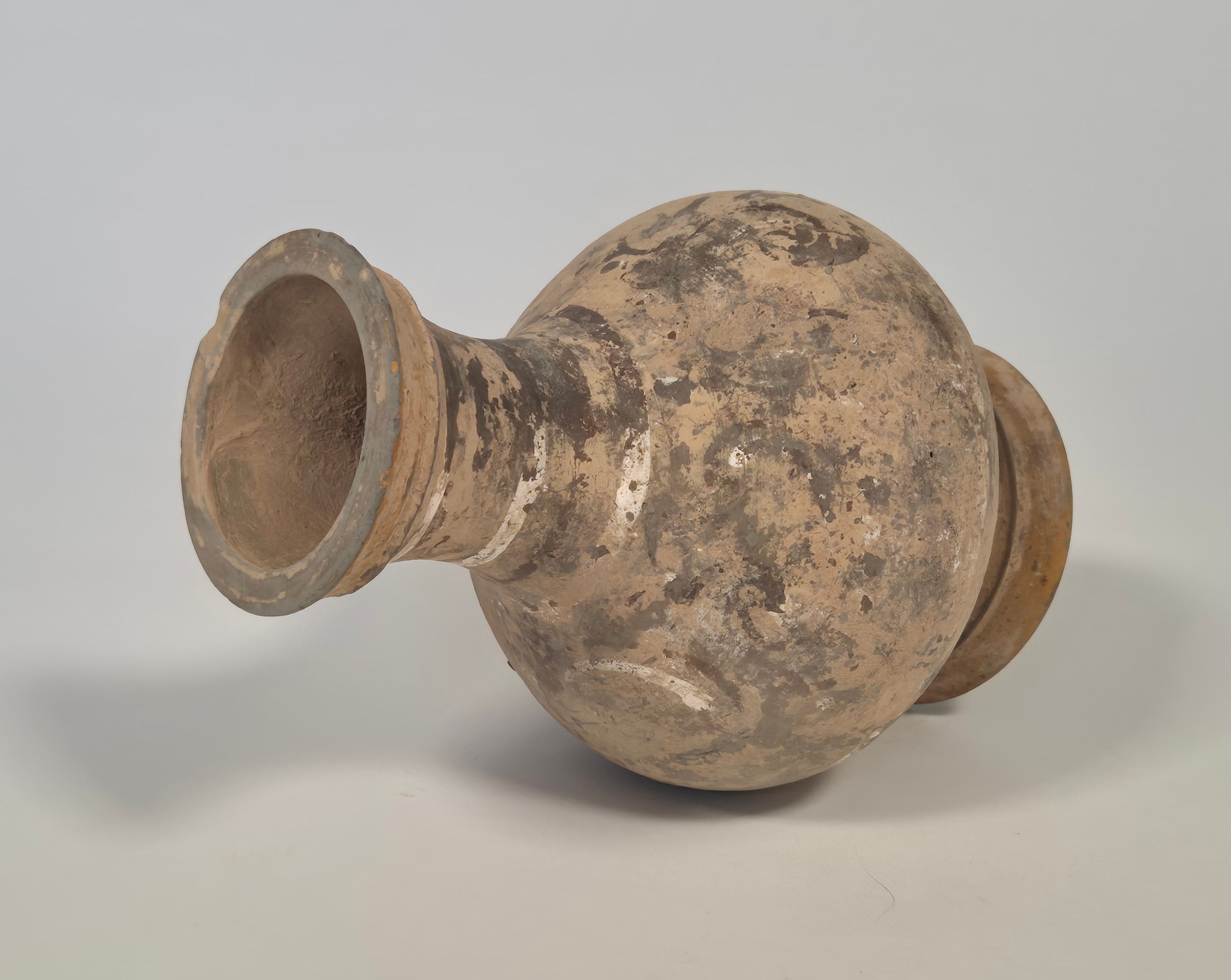 中国漢時代灰釉壺 A ceramic jar HAN dynasty 【公式通販】