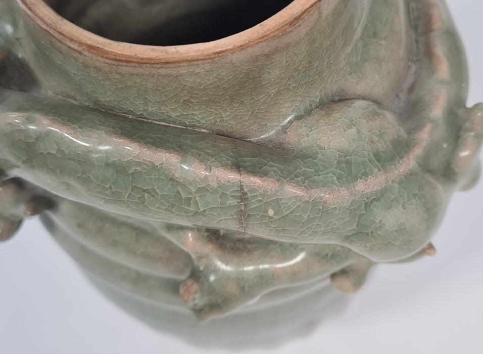 A rare Longquan celadon dragon jar and cover – Southern Song Dynasty