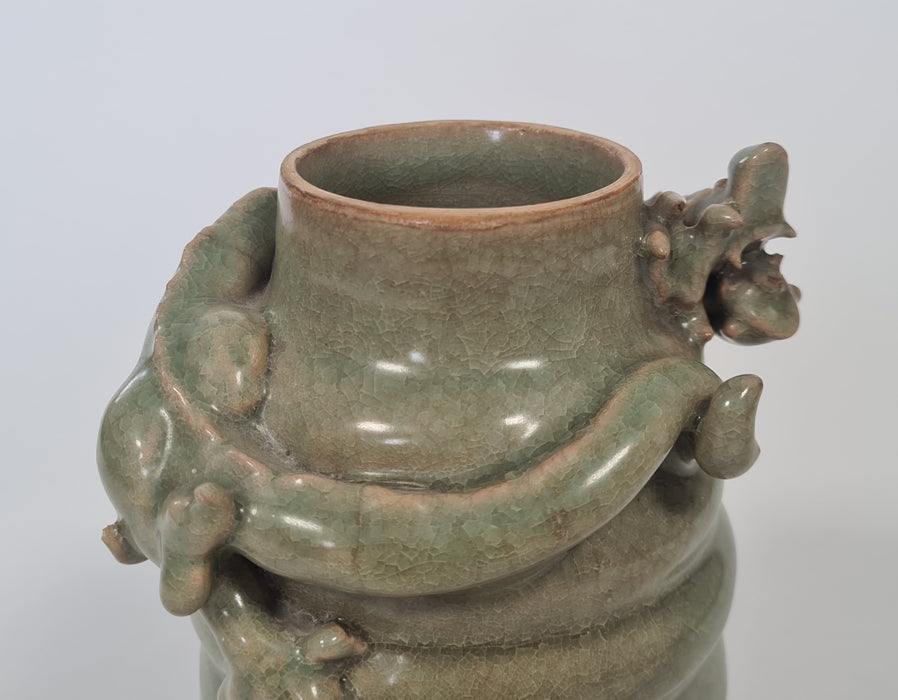 A rare Longquan celadon dragon jar and cover – Southern Song Dynasty