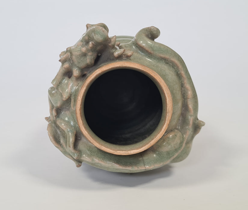 A rare Longquan celadon dragon jar and cover – Southern Song Dynasty