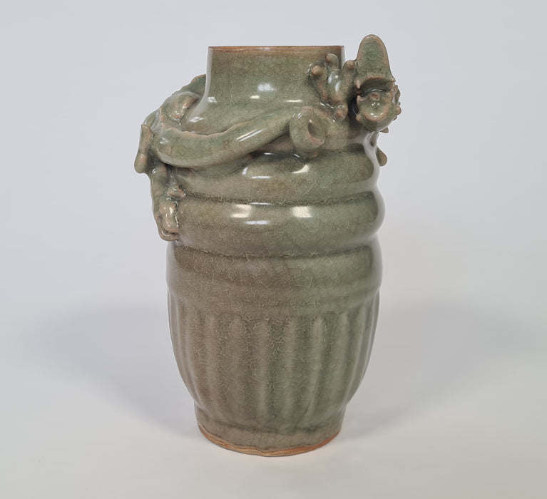 A rare Longquan celadon dragon jar and cover – Southern Song Dynasty