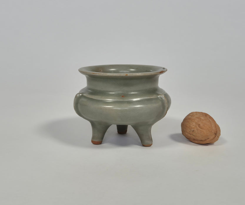 longquan tripod censer southern song yuan