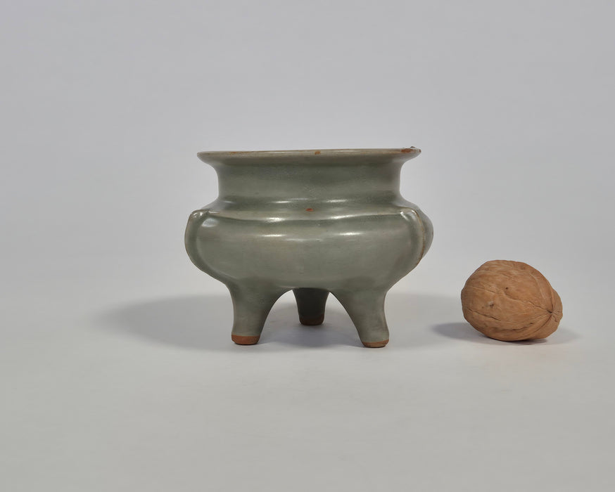 longquan tripod censer southern song yuan
