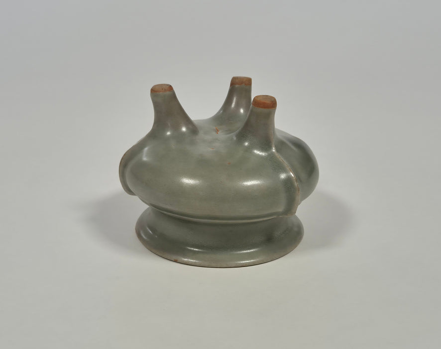 longquan tripod censer southern song yuan
