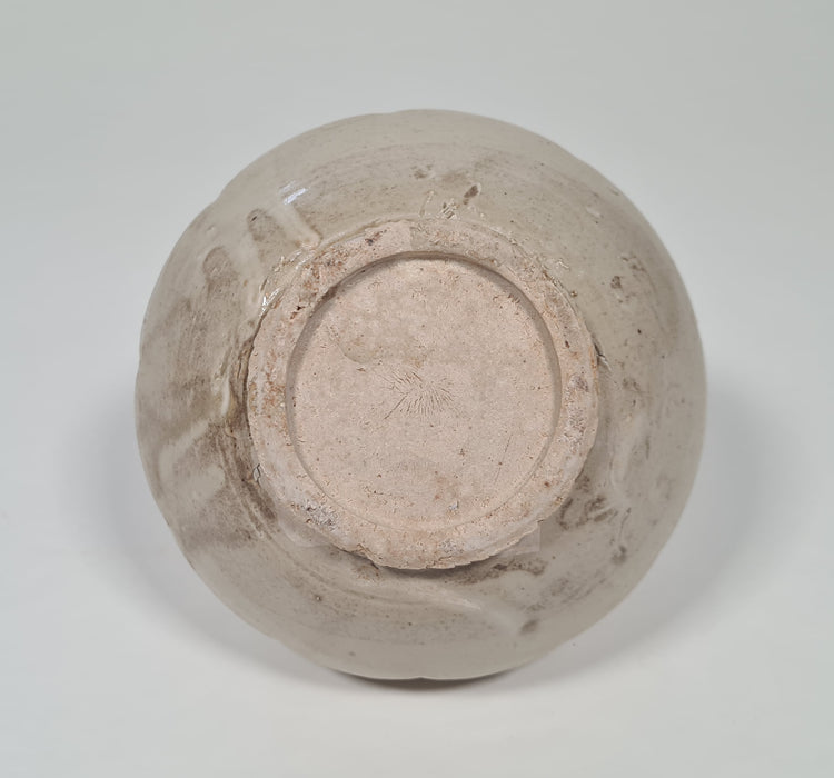 white lobed jar five dynasties