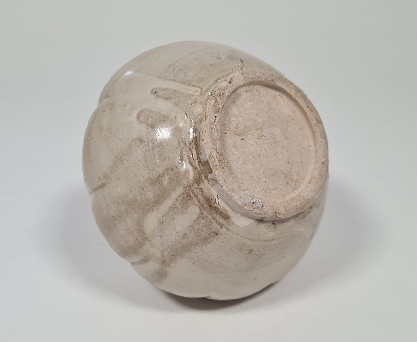 white lobed jar five dynasties