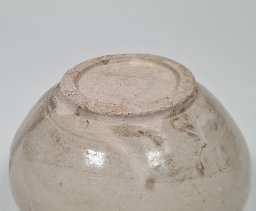 white lobed jar five dynasties