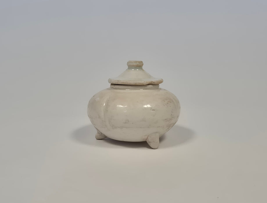 white tripod water pot tang dynasty