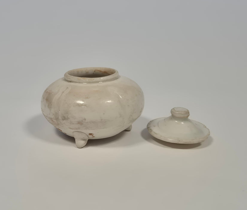 white tripod water pot tang dynasty