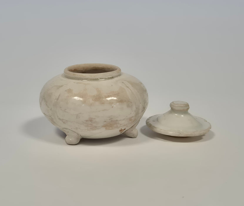 white tripod water pot tang dynasty