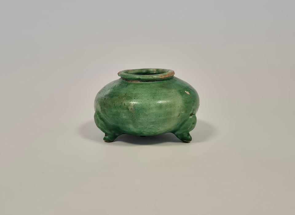 green tripod water pot xing tang dynasty