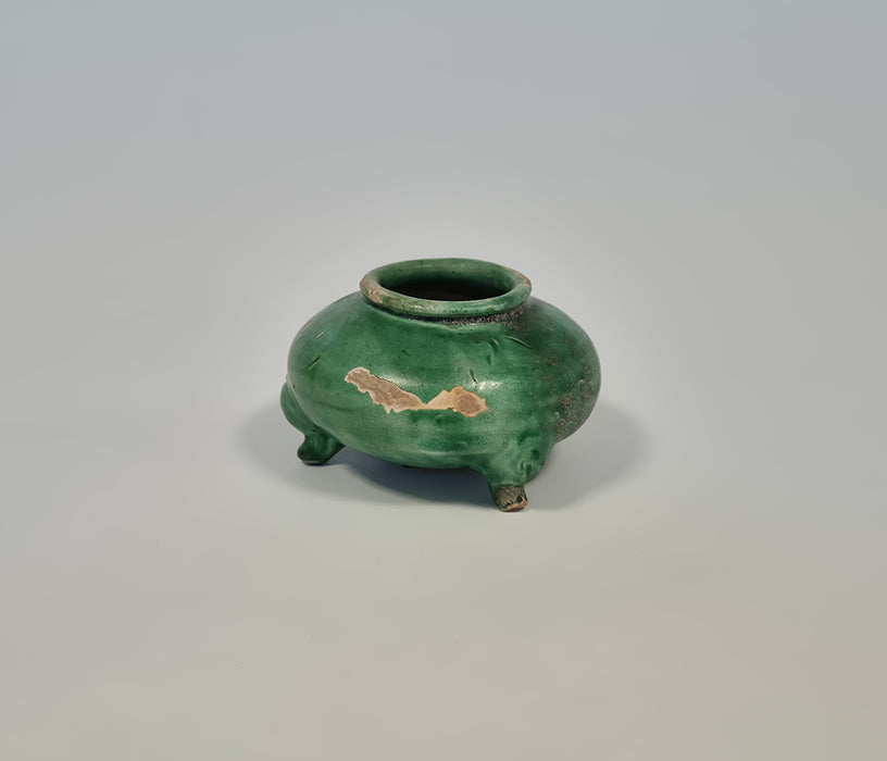 green tripod water pot xing tang dynasty